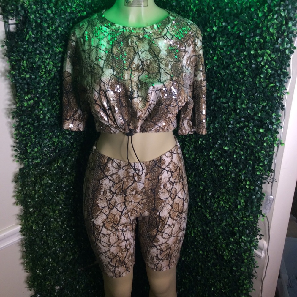 Cute women’s 2 piece short set